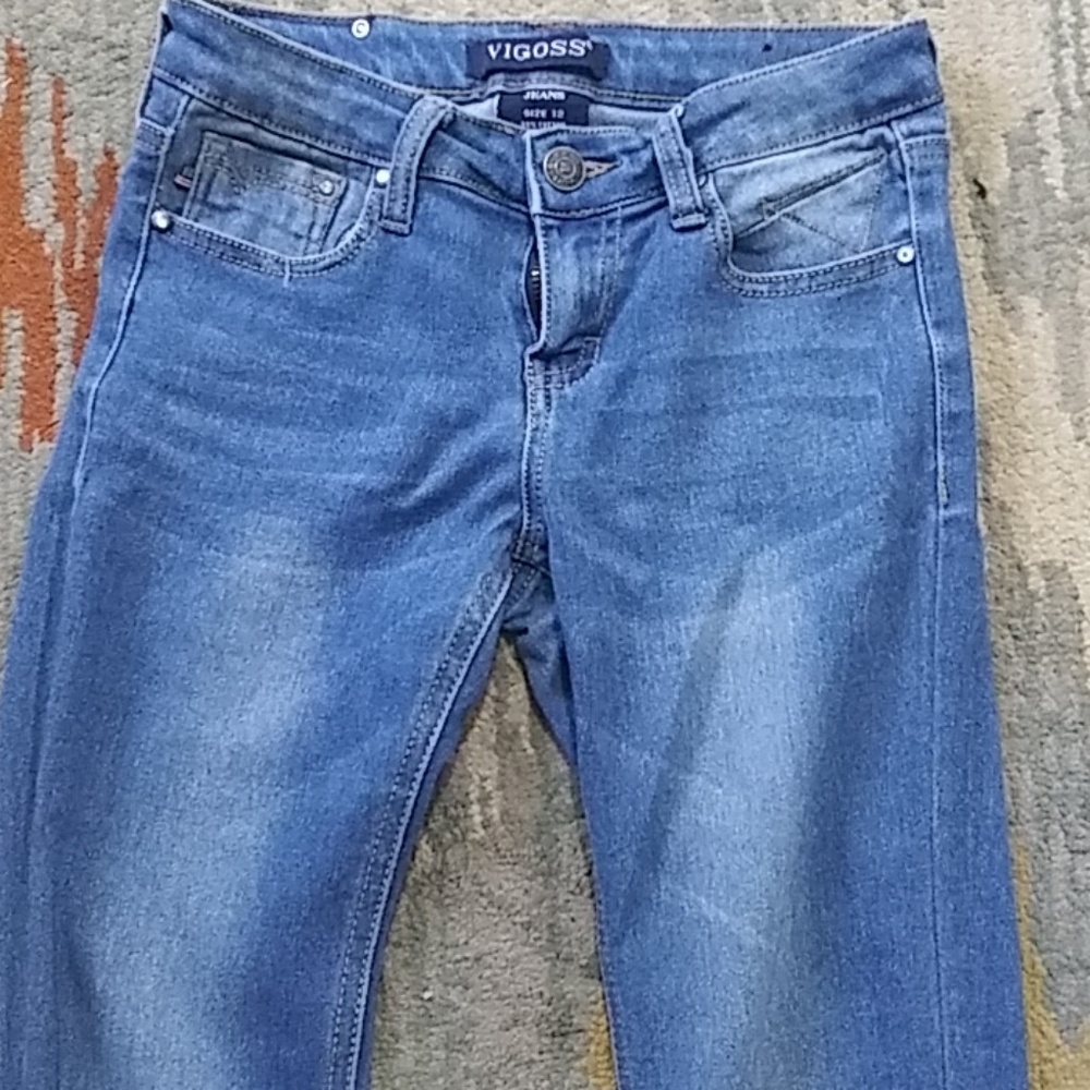 Jeans with butterfly back pockets